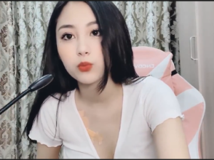 Clip sex em Kaa Mii vú to bướm sạch hồng hồng thủ dâm